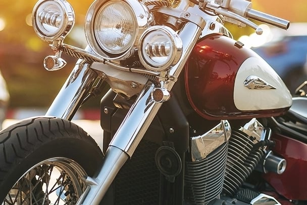 Pojištění motorky 2026: Co se mění, kolik stojí a jak ušetřit 